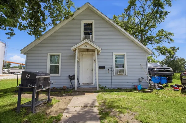 $54,900 | 201 West Madison Avenue, Casey, IL 62420