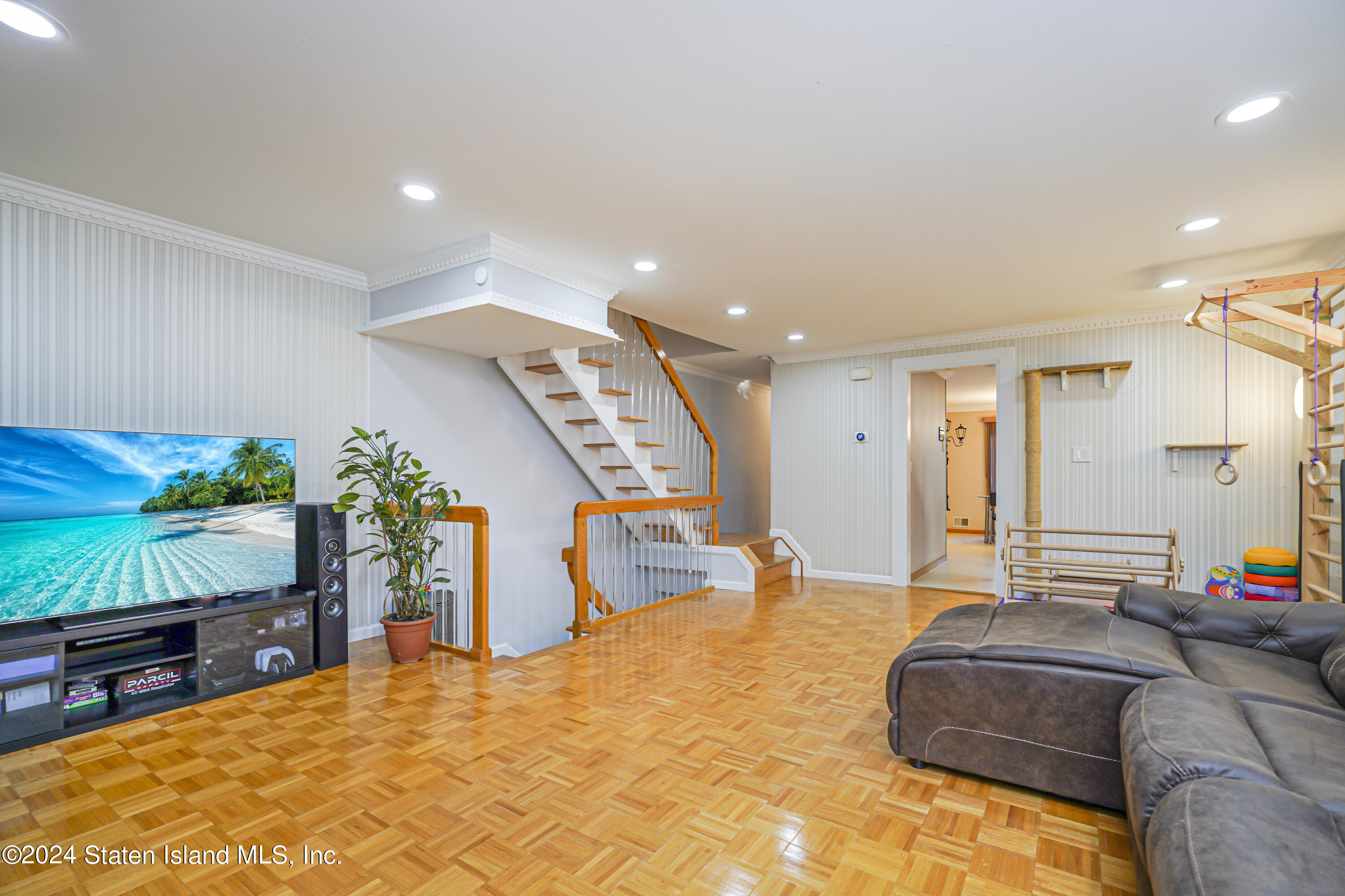 53 Alan Loop Staten Island, NY 10304 - Photo 14 of 37 (14) LIVING ROOM OTHER ANGLE