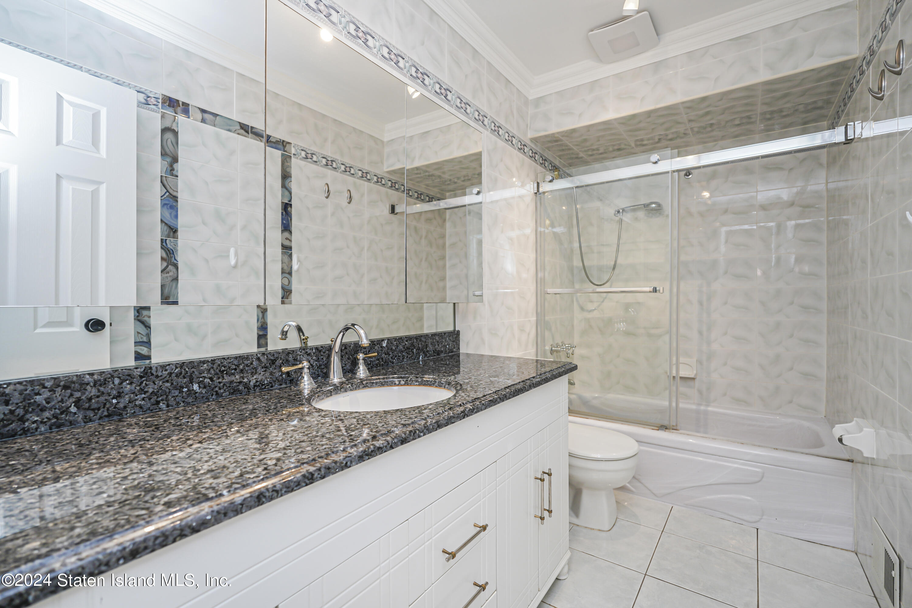 53 Alan Loop Staten Island, NY 10304 - Photo 22 of 37 (21) FULL BATH