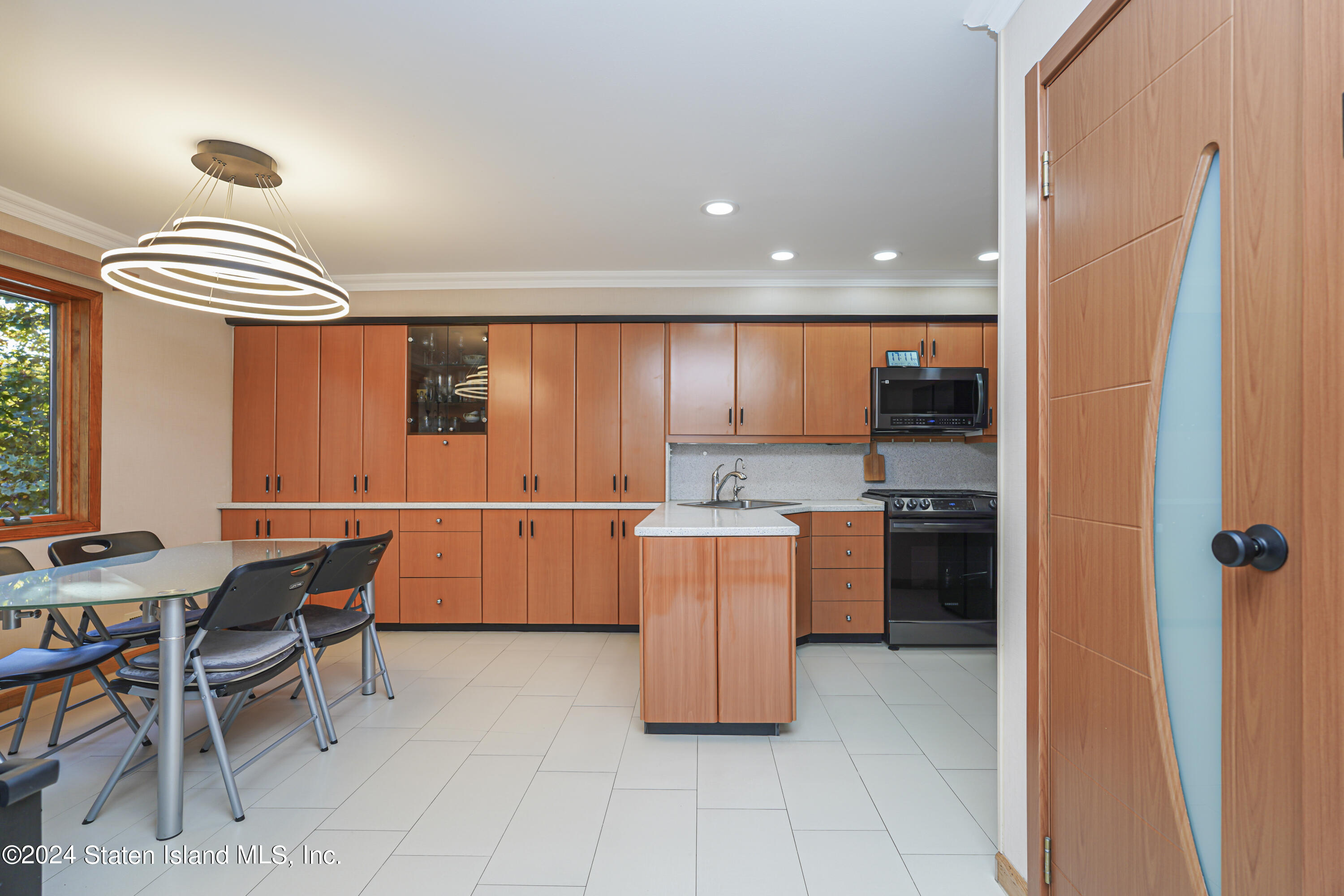 53 Alan Loop Staten Island, NY 10304 - Photo 6 of 37 (6) KITCHEN