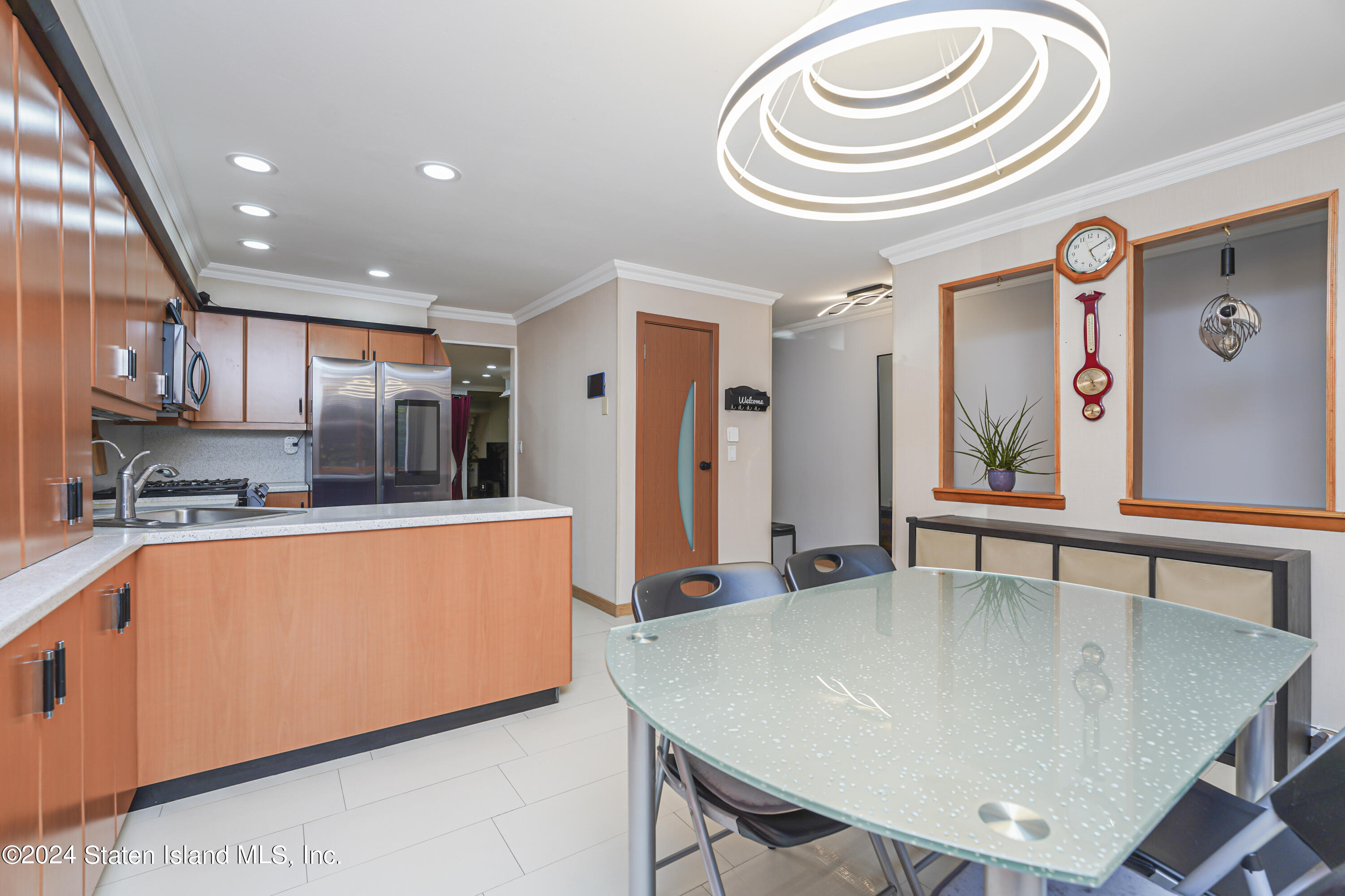 53 Alan Loop Staten Island, NY 10304 - Photo 8 of 37 (8) KITCHEN
