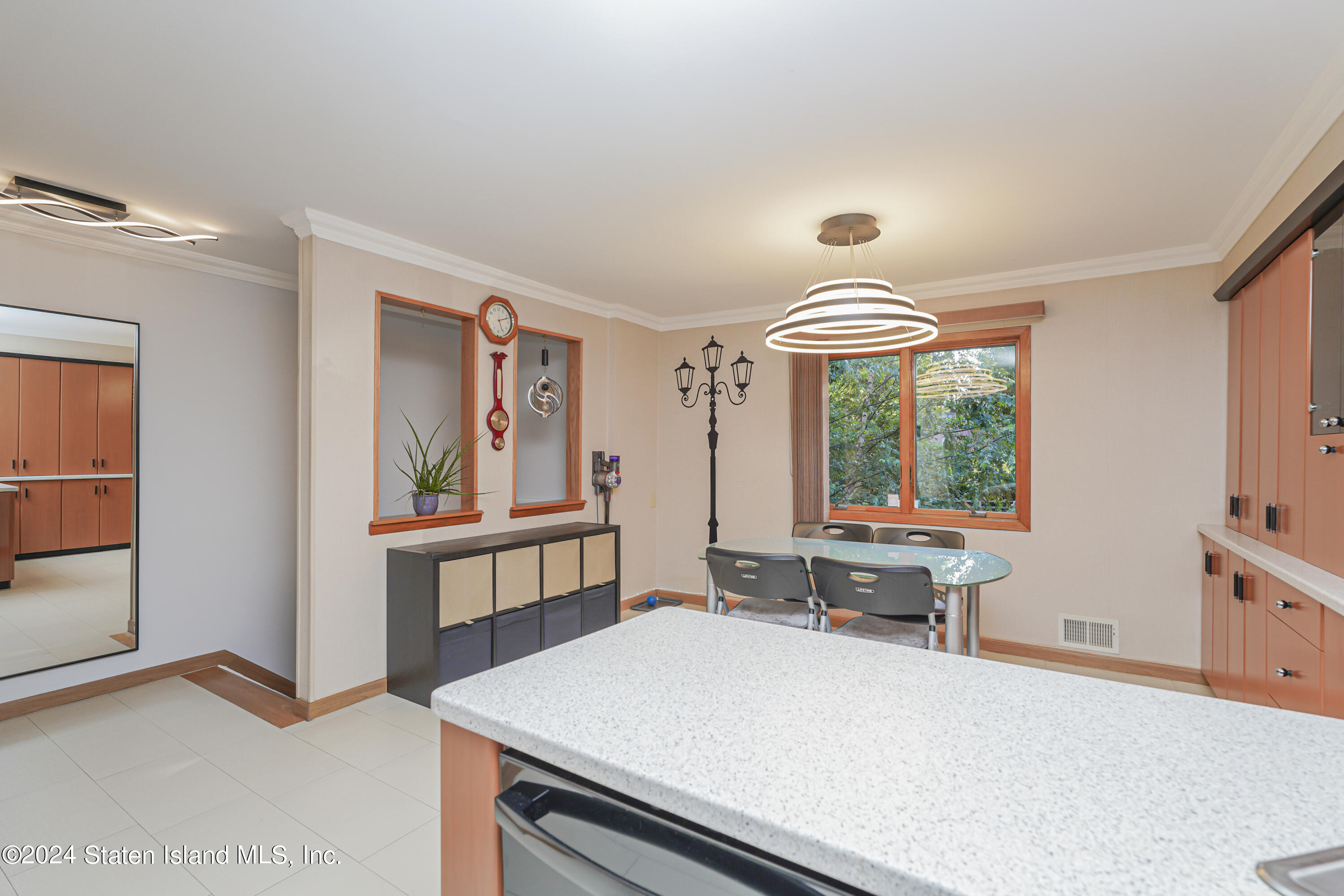 53 Alan Loop Staten Island, NY 10304 - Photo 10 of 37 (10) KITCHEN