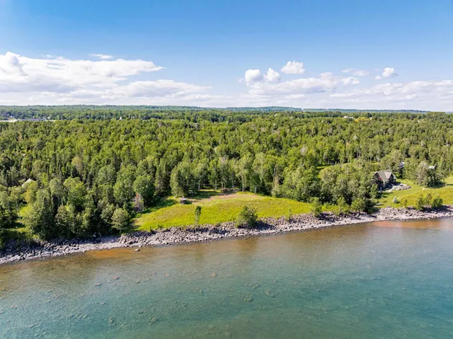 $1,100,000 | 966 West Bay Road, Two Harbors, MN 55616
