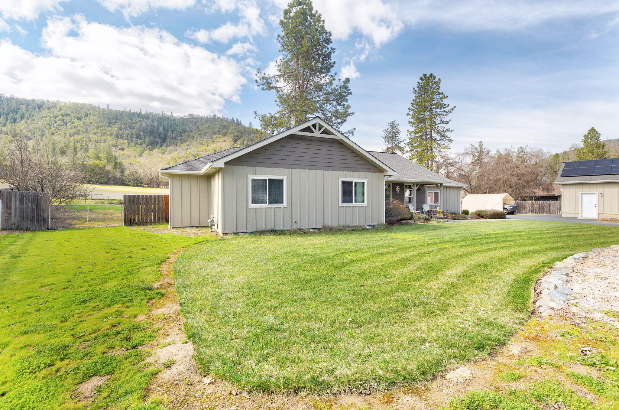 9547 Old Stage Road Central Point, OR 97502 - Photo 5 of 52 10-web-or-mls-9547-old-stage-rd