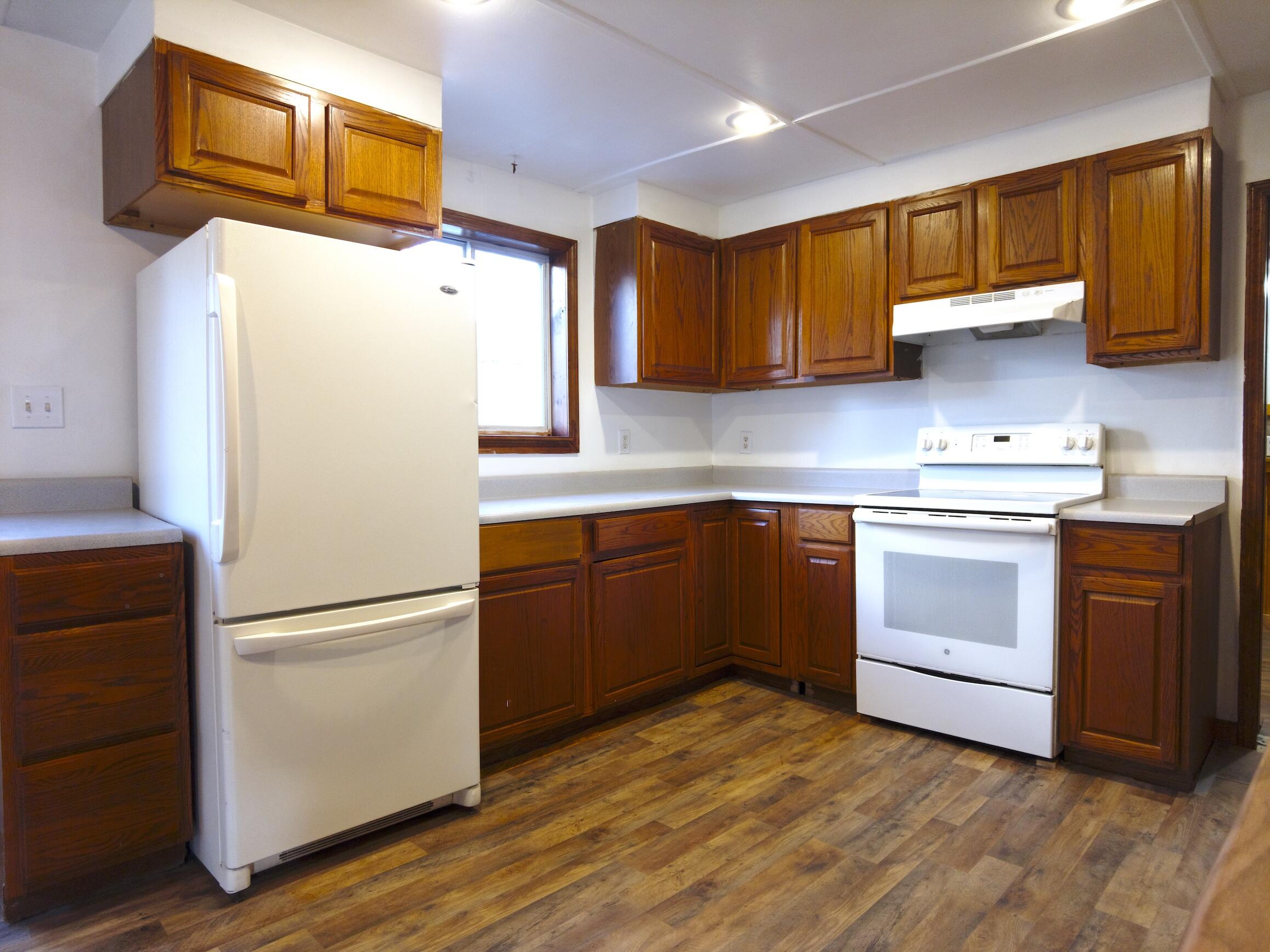 9 Spruce Court Sanford, ME 04073 - Photo 15 of 31 Kitchen Fridge,Stove
