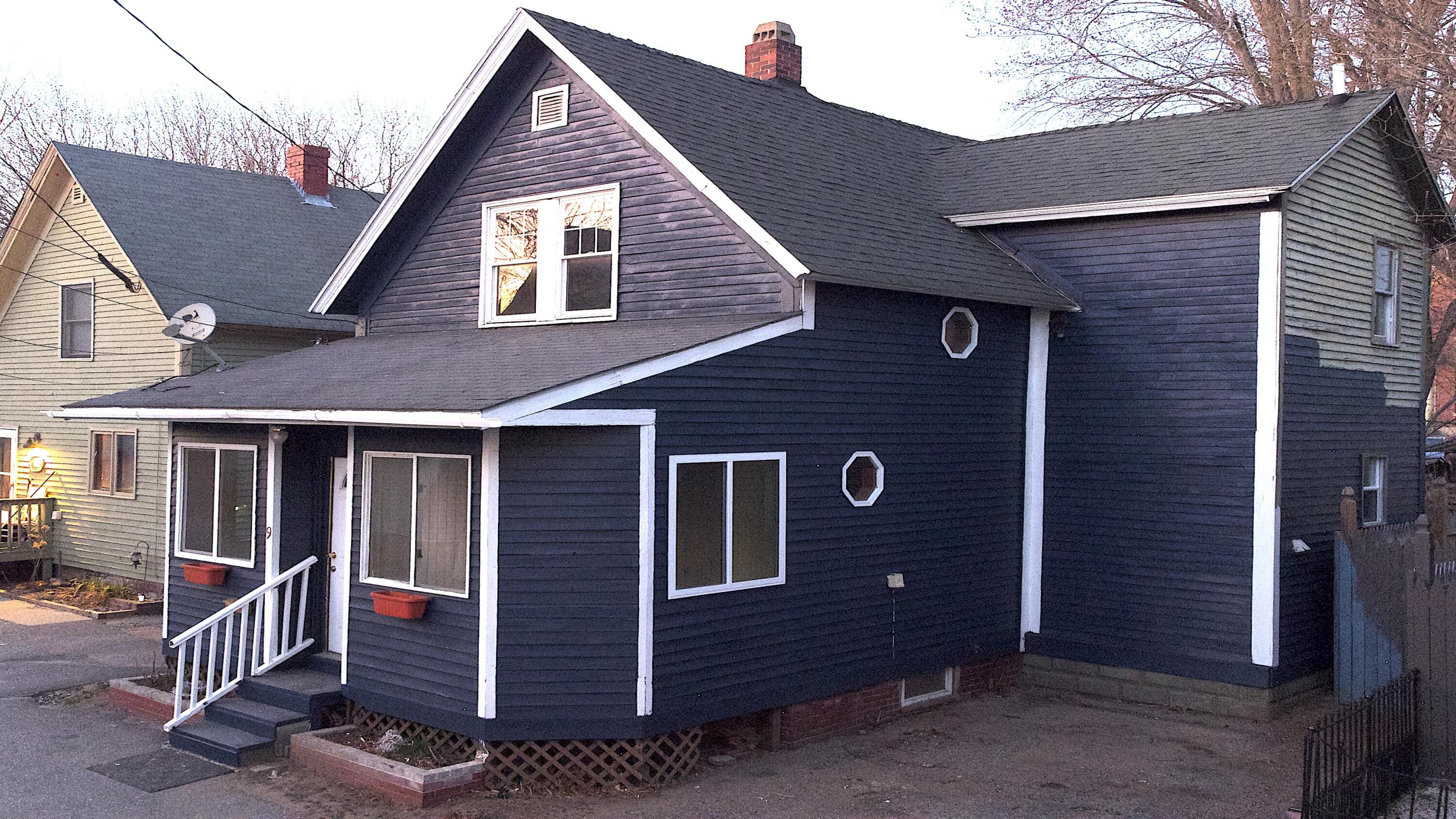 9 Spruce Court Sanford, ME 04073 - Photo 2 of 31 Exterior Right Side with Parking