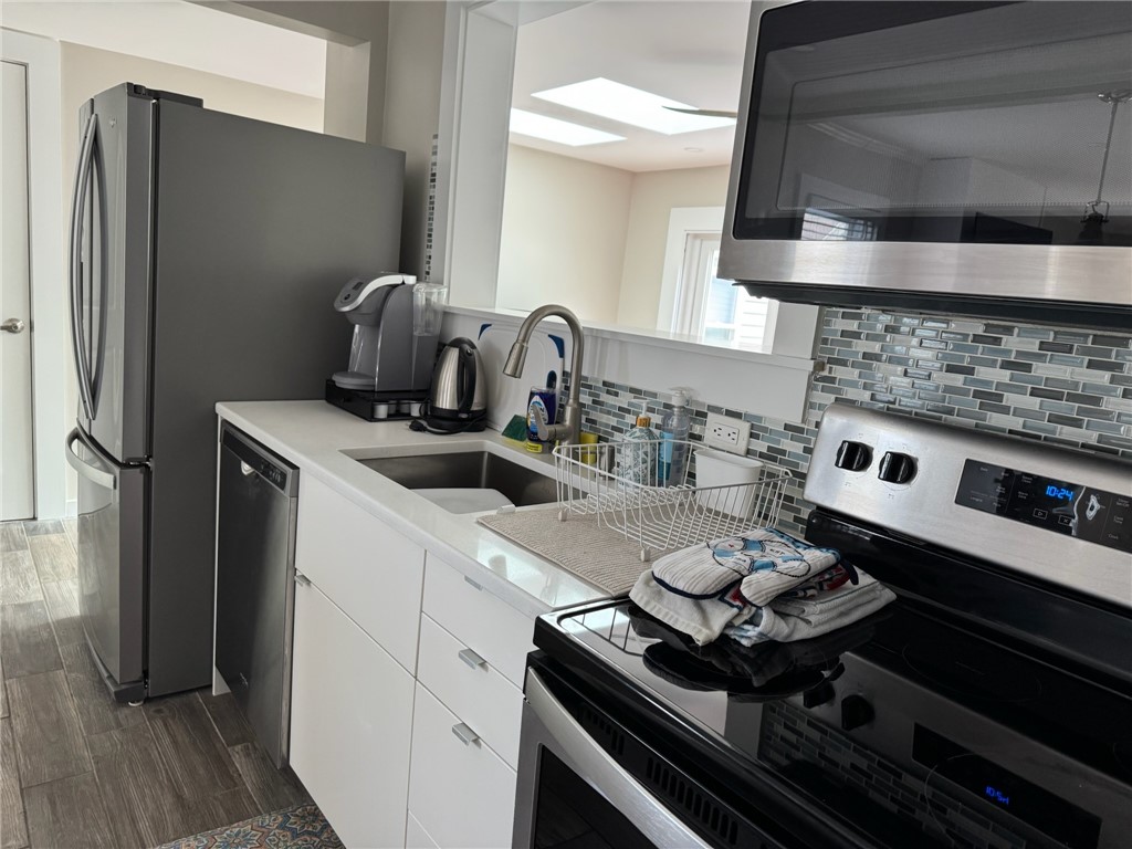 53 Center Avenue Middletown, RI 02842 - Photo 12 of 30