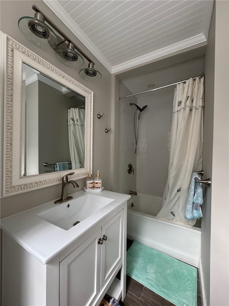 53 Center Avenue Middletown, RI 02842 - Photo 15 of 30