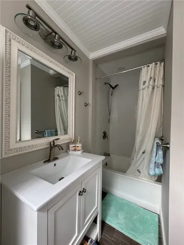 $3,000 | 53 Center Avenue, Middletown, RI 02842