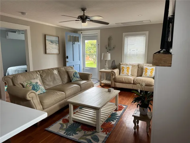 $3,000 | 53 Center Avenue, Middletown, RI 02842