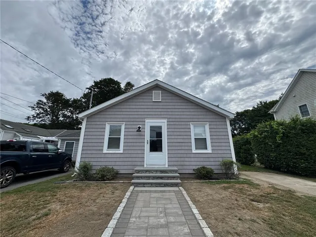 $3,000 | 53 Center Avenue, Middletown, RI 02842