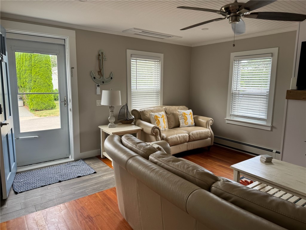 53 Center Avenue Middletown, RI 02842 - Photo 5 of 30