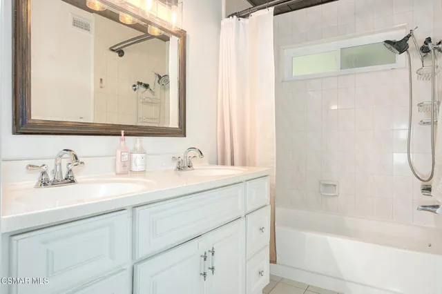 a en suite bathroom with sinks mirror and vanity