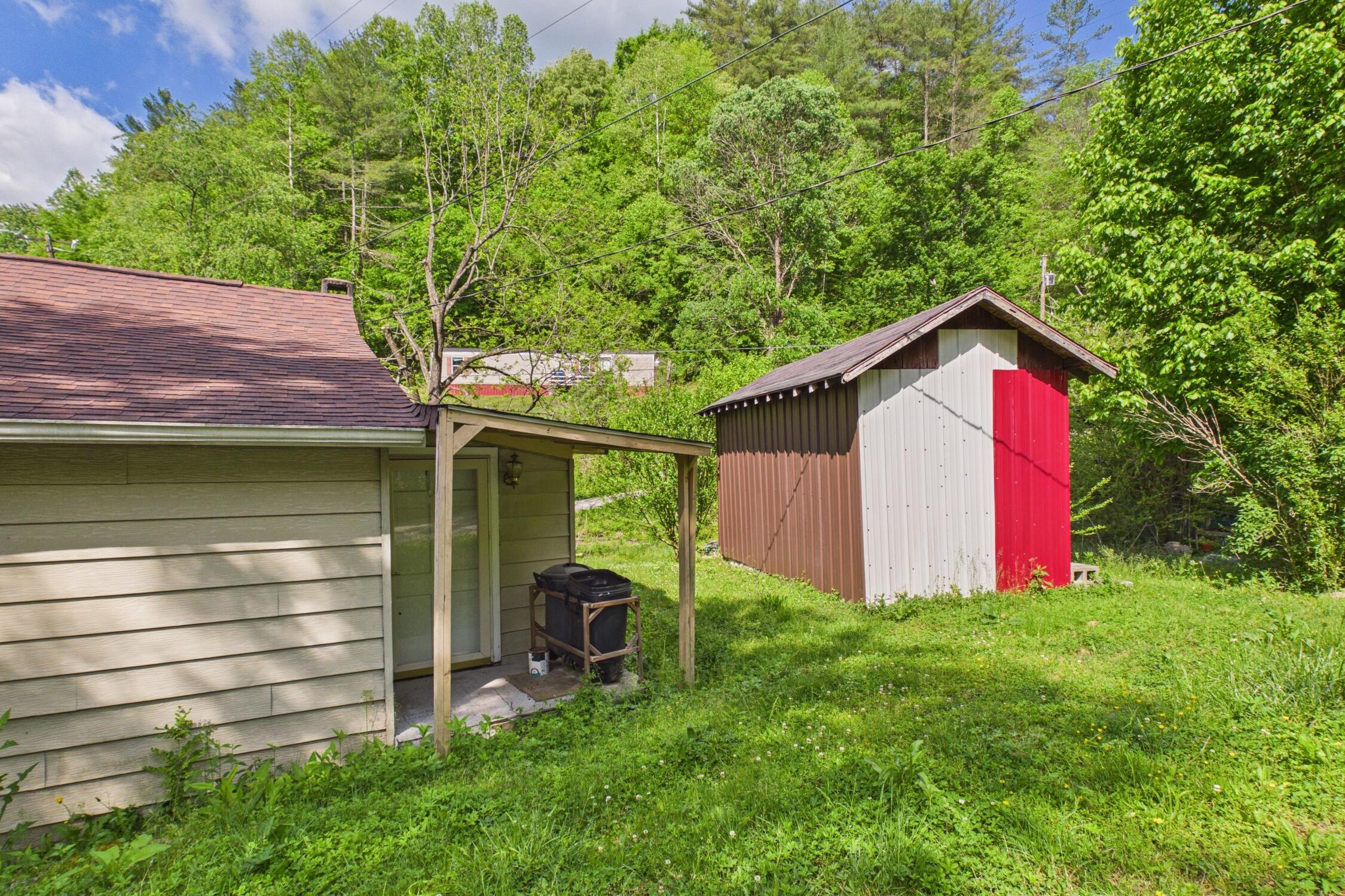 204 Greencamp Road Arjay, KY 40902 - Photo 3 of 32 home