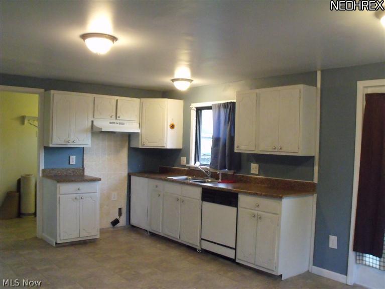 2223 Linton Road Jefferson, OH 44047 - Photo 6 of 15 bright and roomy kitchen