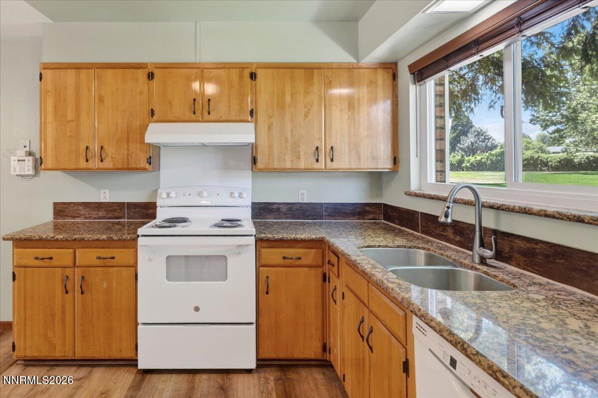 106 Smithridge Park Reno, NV 89502 - Photo 8 of 24 08-DSC_9104