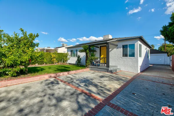 $975,000 | 6122 Satsuma Avenue, North Hollywood, CA 91606