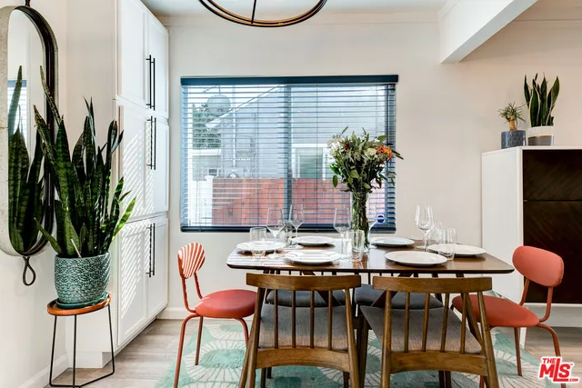 $995,000 | 6122 Satsuma Avenue, North Hollywood, CA 91606