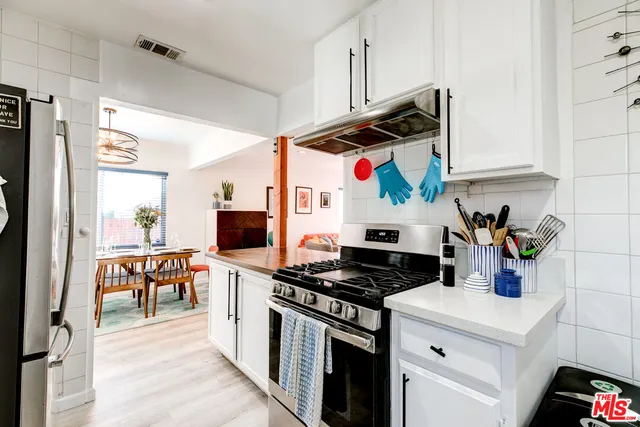 $995,000 | 6122 Satsuma Avenue, North Hollywood, CA 91606