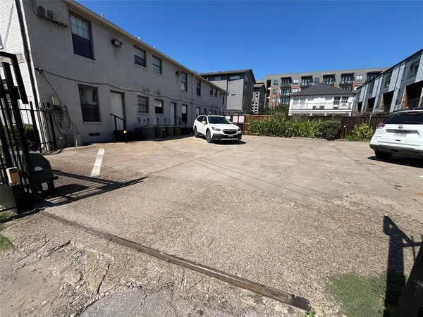 $1,150 | 2518 North Fitzhugh Avenue, Unit 203, Dallas, TX 75204