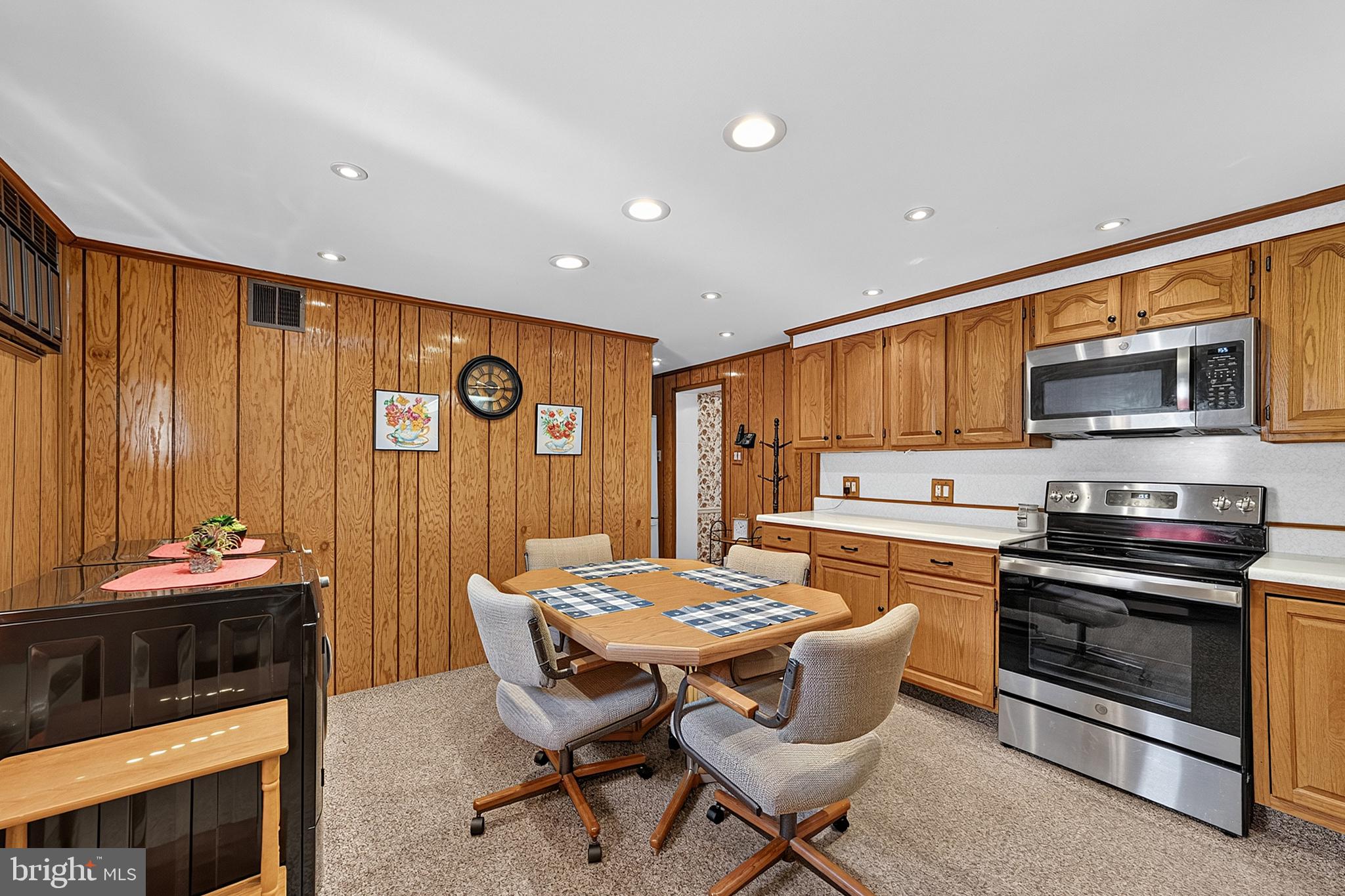 112 Redford Road Oreland, PA 19075 - Photo 10 of 31 Gallery Image 10
