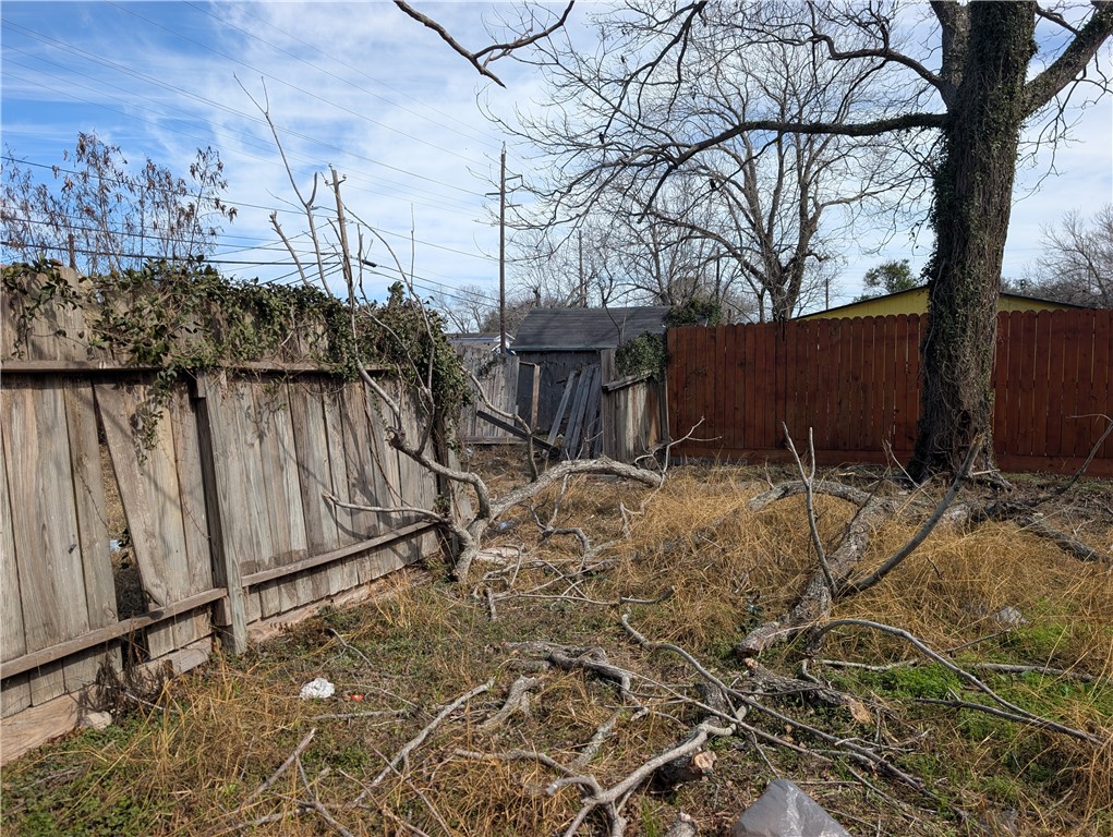 610 25th Street Corpus Christi, TX 78405 - Photo 11 of 11 a view of a backyard of the house