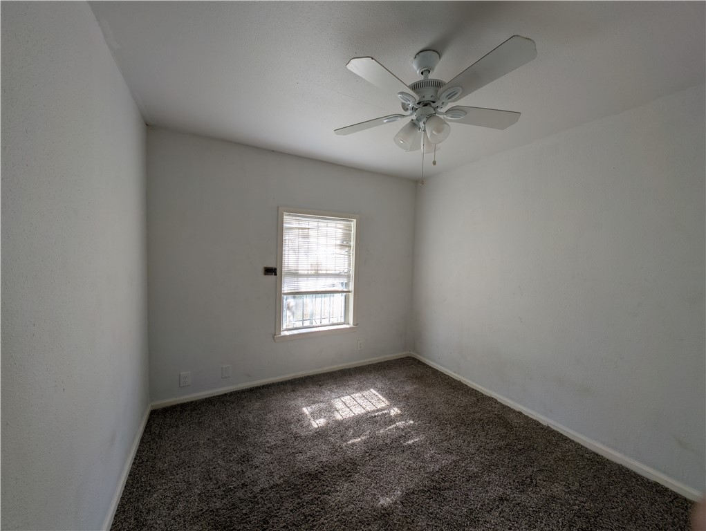 610 25th Street Corpus Christi, TX 78405 - Photo 9 of 11 a view of an empty room with a window