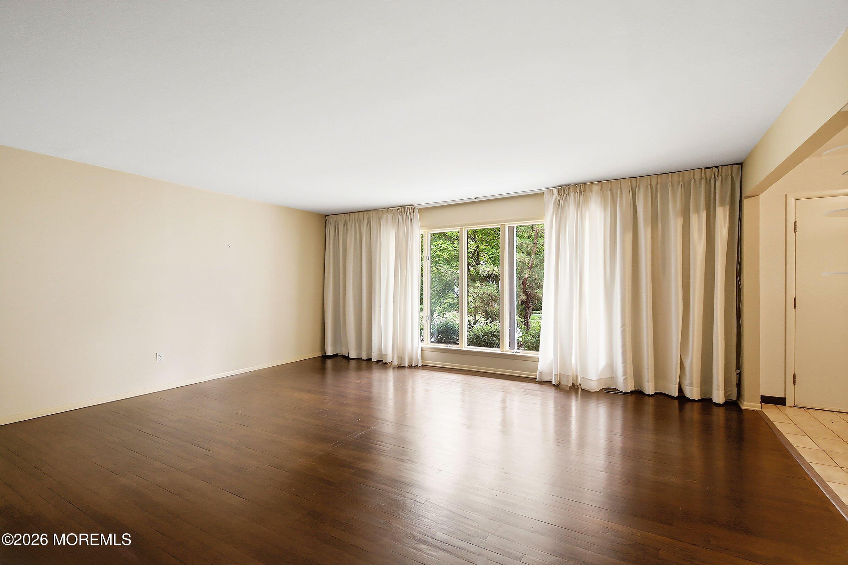 4 Bay Hill Road Leonardo, NJ 07737 - Photo 12 of 40 Living-1