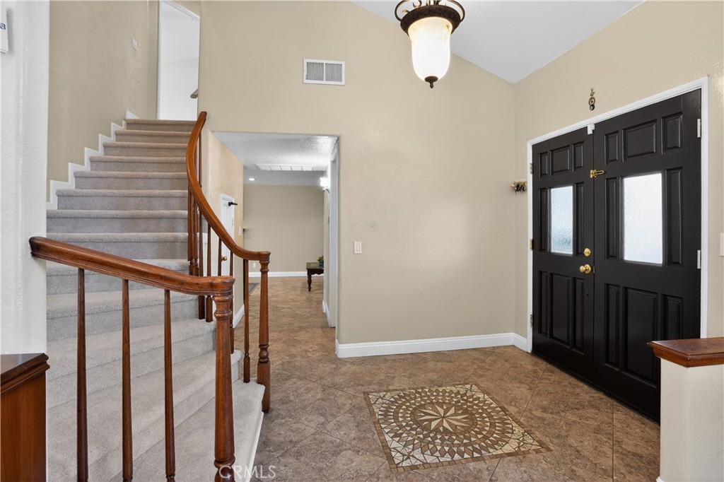 2081 Country Hills Lane Riverside, CA 92503 - Photo 4 of 25