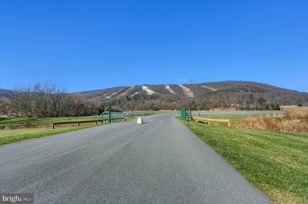 $279,000 | 13842 Trailside Lane, Unit 25, Mercersburg, PA 17236