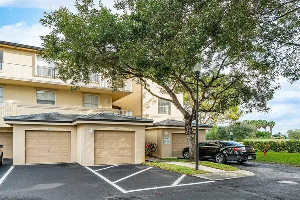 $3,100 | 2040 Greenview Shores Boulevard, Unit 223, Wellington, FL 33414