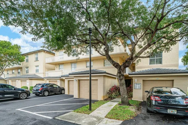 $3,100 | 2040 Greenview Shores Boulevard, Unit 223, Wellington, FL 33414