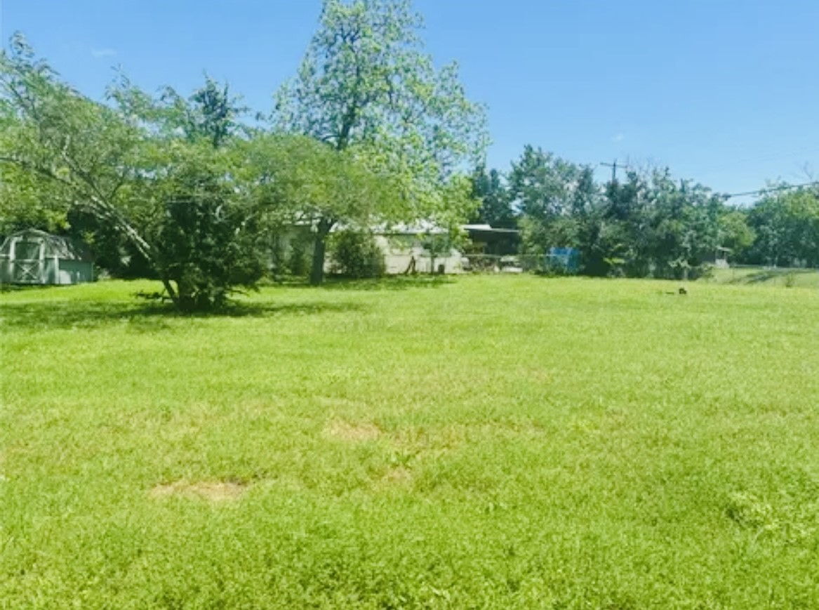 510 West Brenham Street Elgin, TX 78621 - Photo 11 of 17