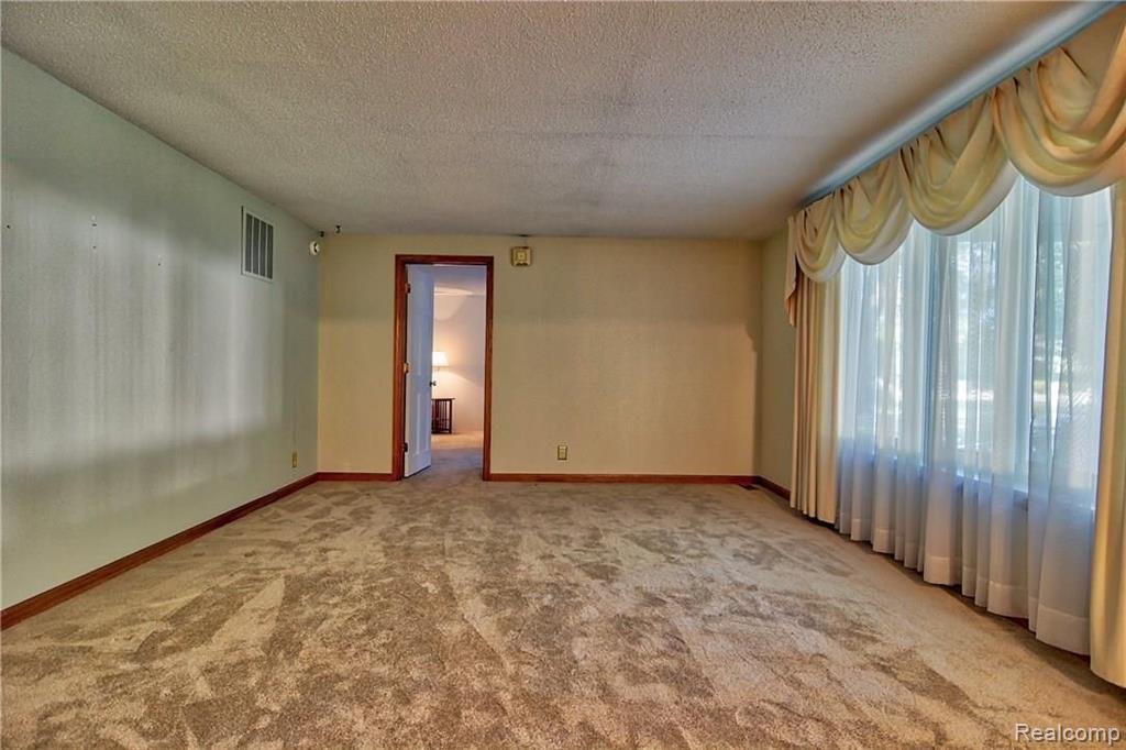 8752 Bunton Road Willis, MI 48191 - Photo 4 of 38