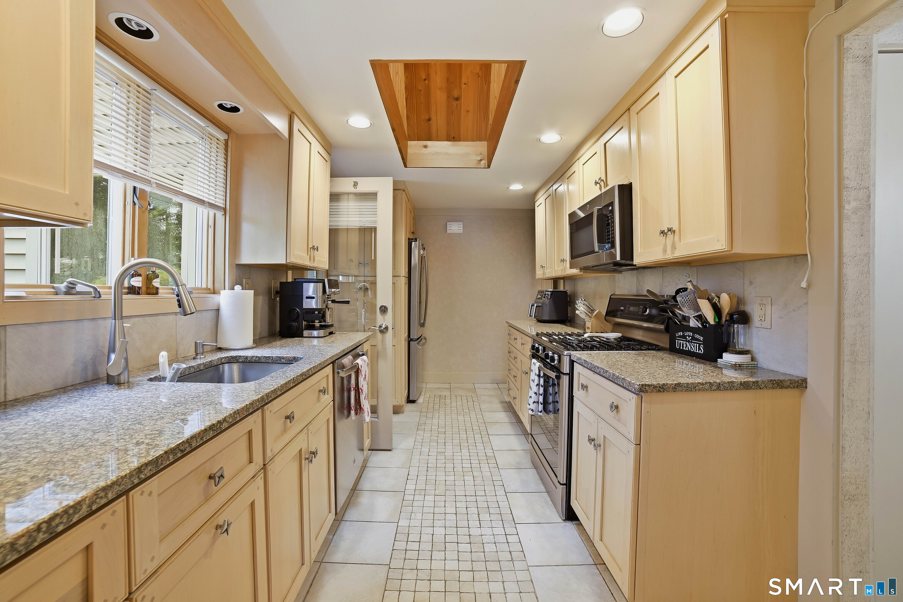 464 Church Hill Road Trumbull, CT 06611 - Photo 8 of 25 Gallery Image 8