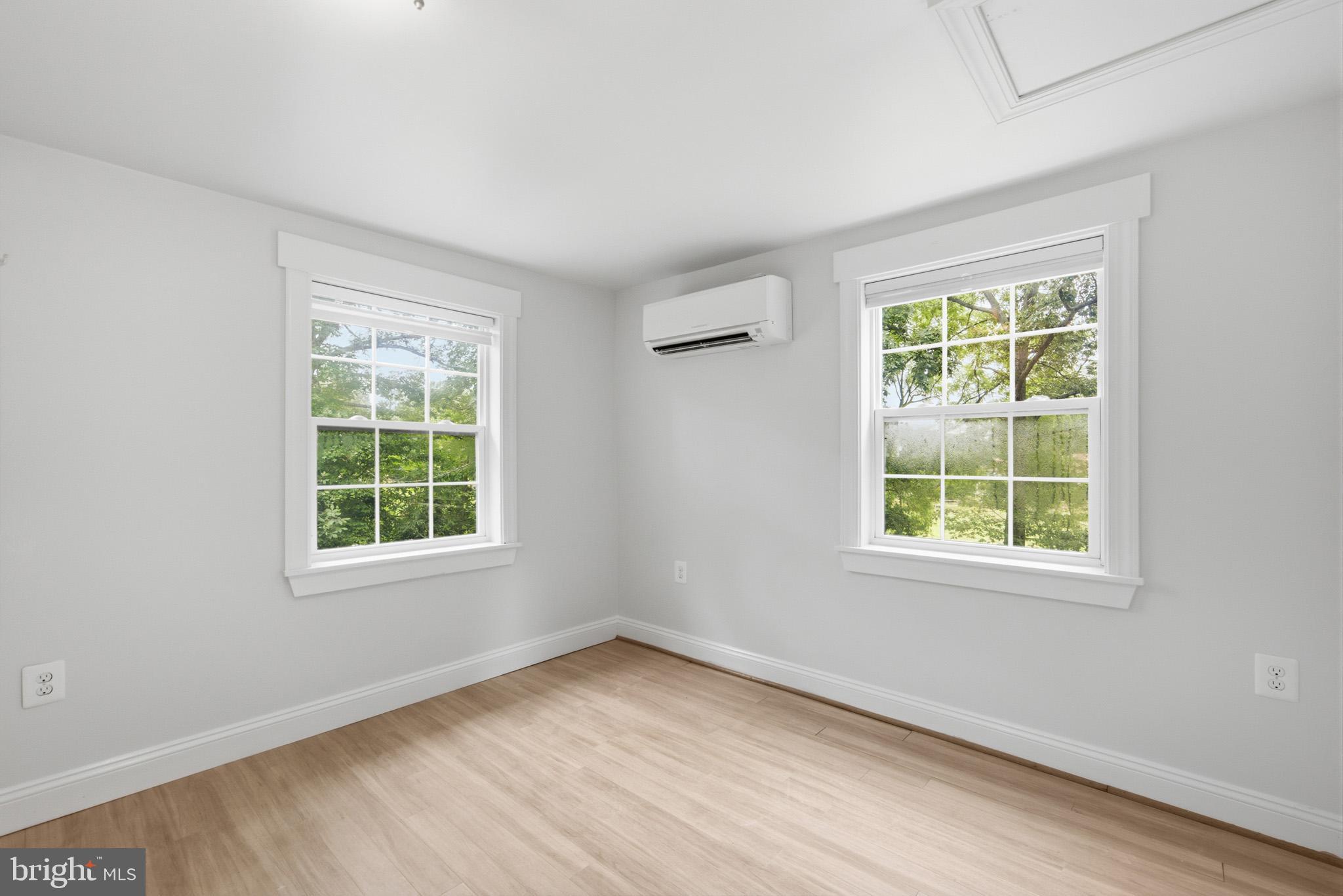 1804 Sixes Road Prince Frederick, MD 20678 - Photo 25 of 32 Inviting third bedroom.