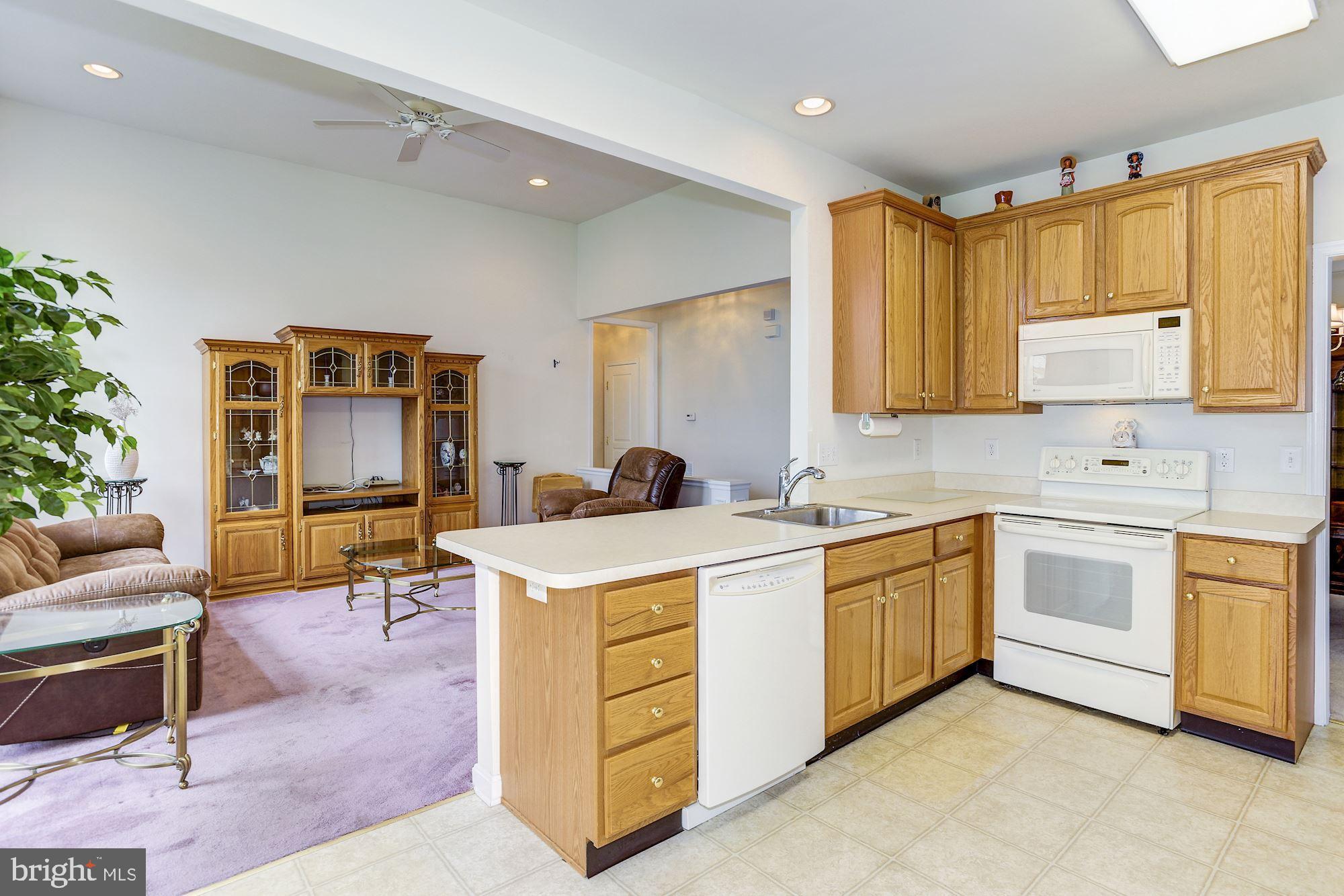 18 Wolverton Place Riverside, NJ 08075 - Photo 17 of 35 Kitchen Peninsula for Bar Stools