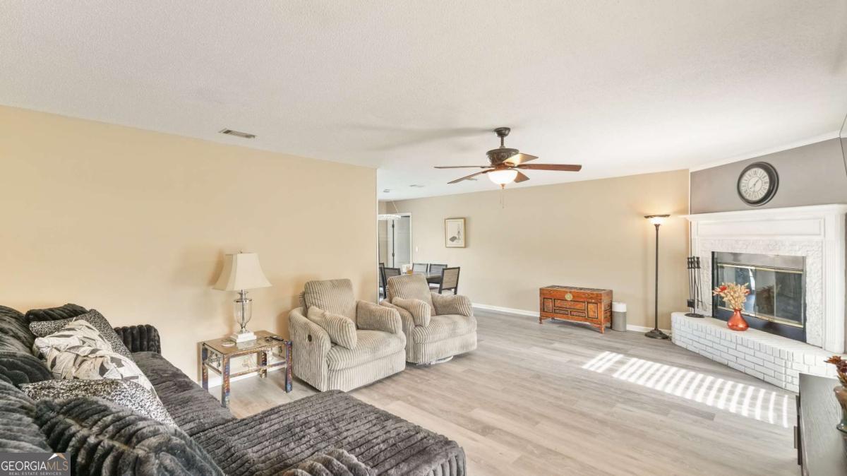 132 Pleasant Way Jesup, GA 31545 - Photo 5 of 47