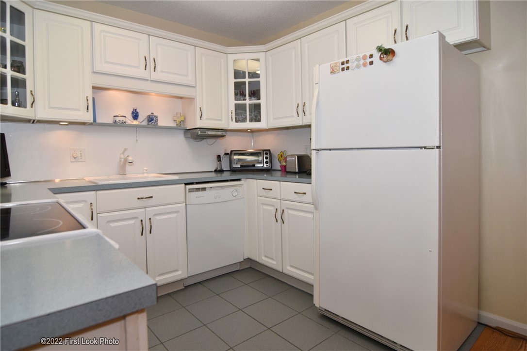 41 Fox Ridge Crescent Warwick, RI 02886 - Photo 8 of 24 Gallery Image 8