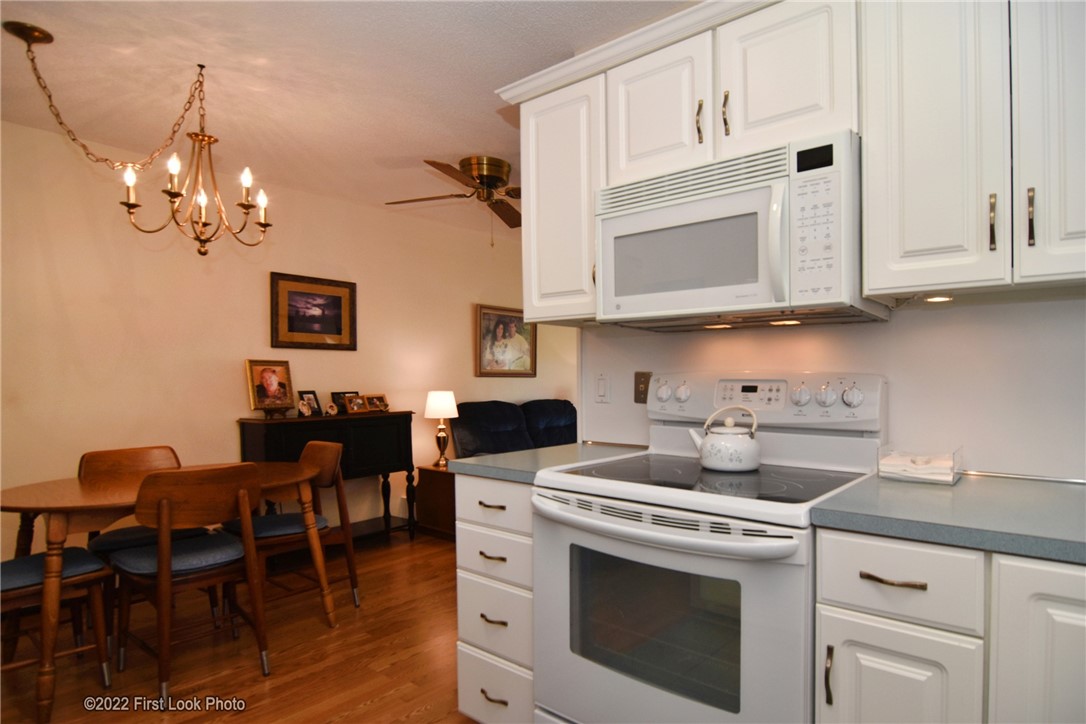 41 Fox Ridge Crescent Warwick, RI 02886 - Photo 10 of 24 Gallery Image 10