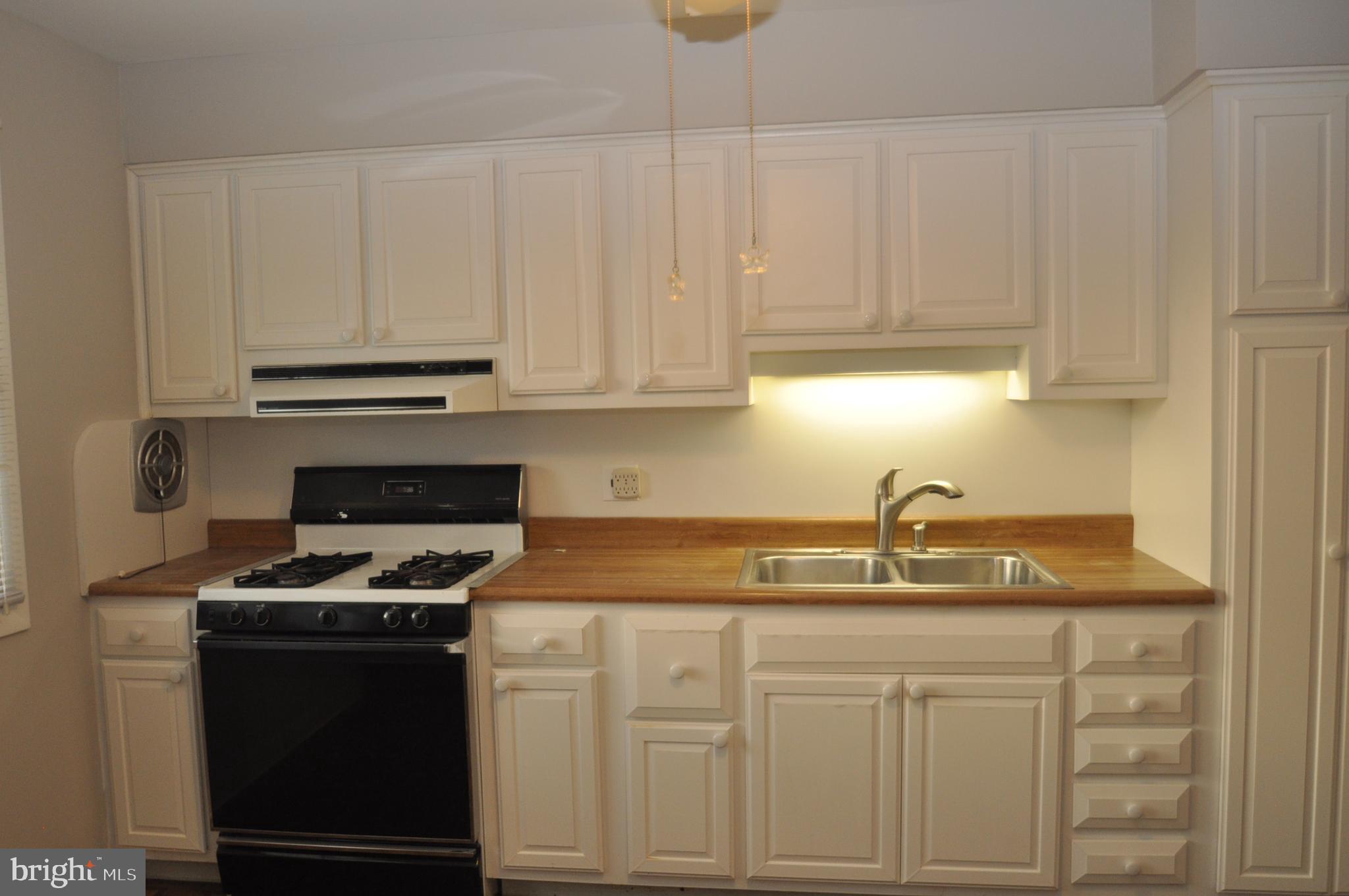 13 Brook Run Road Eastampton, NJ 08060 - Photo 5 of 29 Kitchen gas cooking