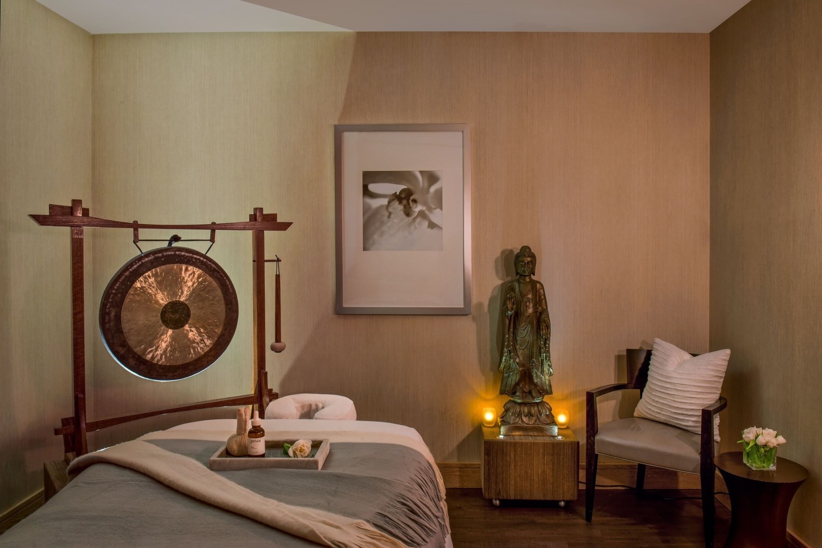 401 North Wabash Avenue, Unit 83E Chicago, IL 60611 - Photo 29 of 33 a bedroom with a bed and a lamp on table