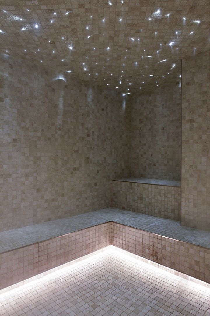 401 North Wabash Avenue, Unit 83E Chicago, IL 60611 - Photo 32 of 33 a view of a bathtub in a bathroom