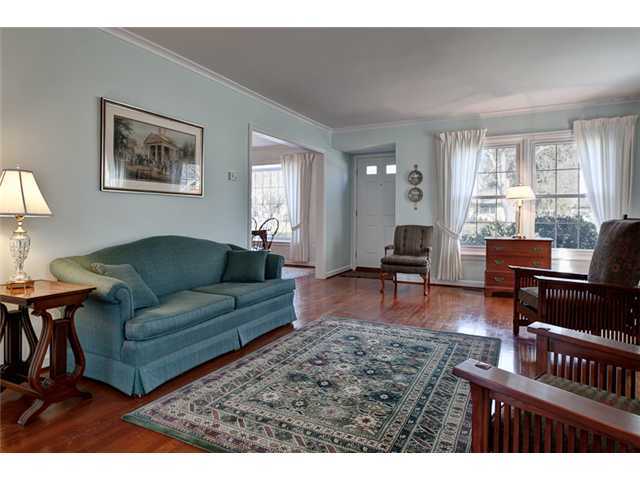 2447 Dorset Road Columbus, OH 43221 - Photo 3 of 25
