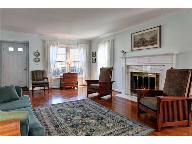 2447 Dorset Road Columbus, OH 43221 - Photo 4 of 25