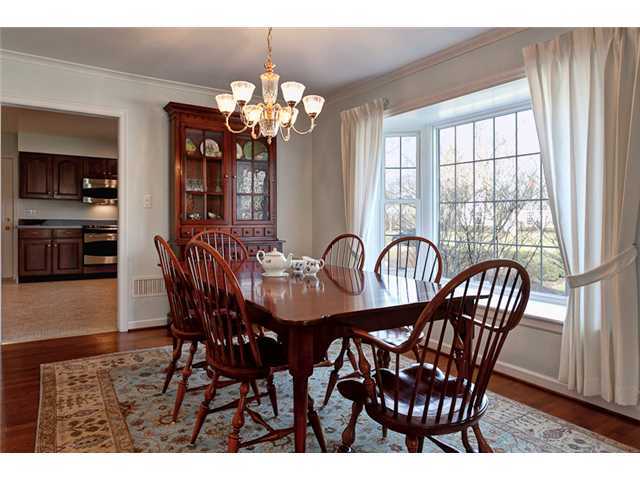 2447 Dorset Road Columbus, OH 43221 - Photo 5 of 25