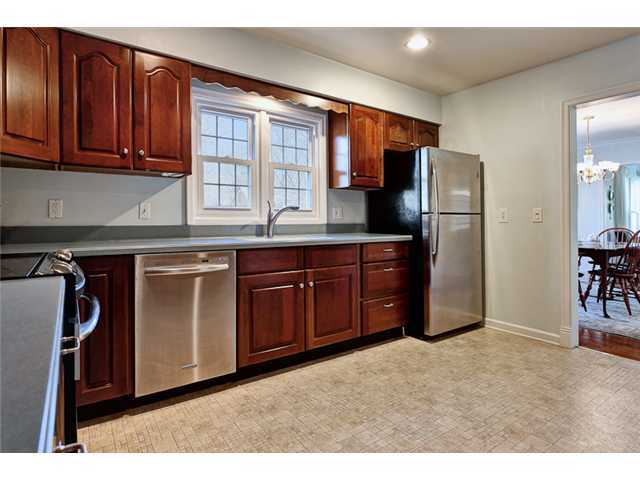 2447 Dorset Road Columbus, OH 43221 - Photo 8 of 25