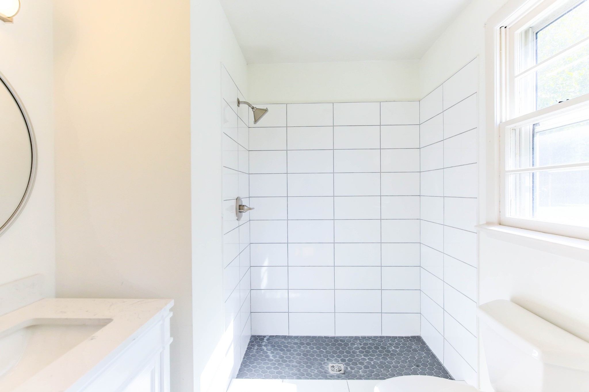 3826 East Ridge Drive Nashville, TN 37211 - Photo 6 of 10 a bathroom with a bathtub