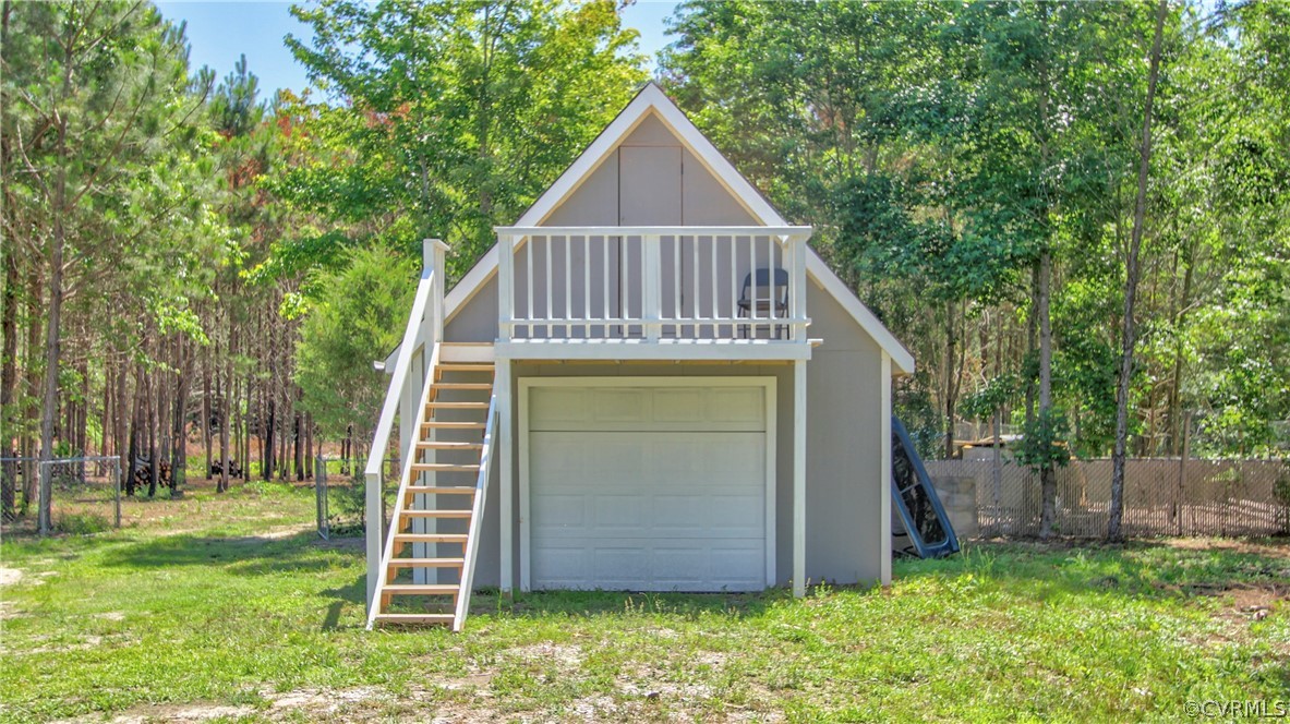 1694 Rolling Acres Road Emporia, VA 23847 - Photo 34 of 45 Garage with a yard