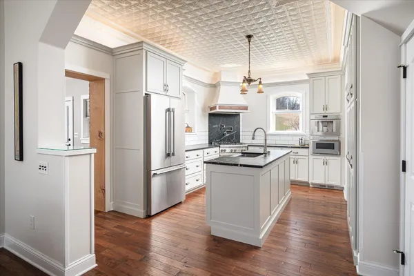 $795,000 | 704 7th Street, Brownsville, MN 55919